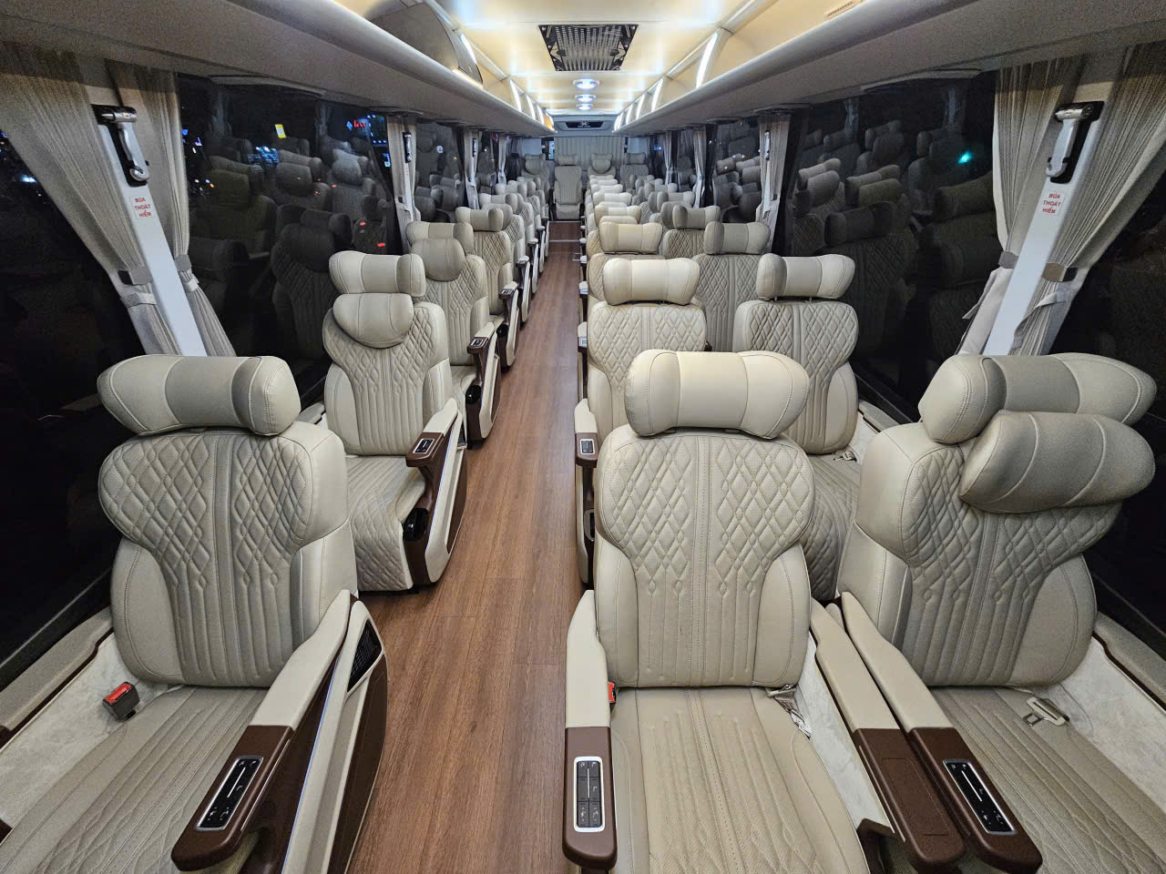 Thuê Xe Limousine 34 Chỗ